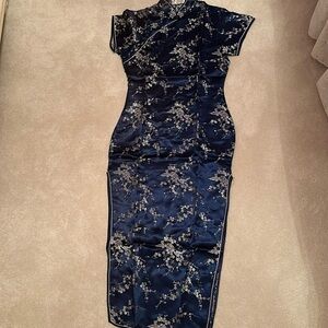 Chi Pao Chinese traditional women’s dress blue with silver flowers sz36